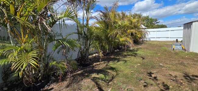 Building Photo - 1215 NW 7th Ct