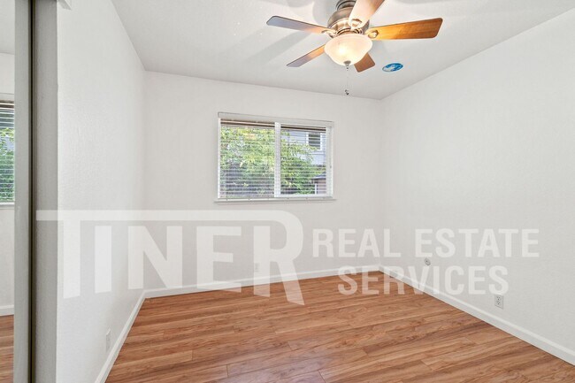 Building Photo - 3065 Cerro Cir