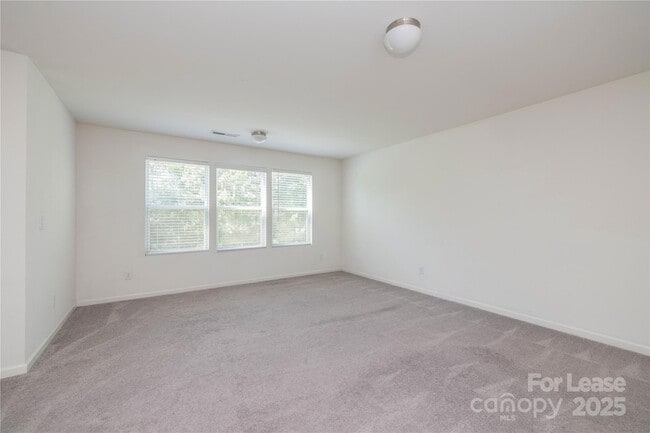 Building Photo - 710 Yorkshire Dr