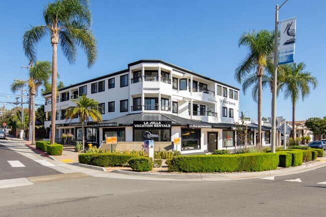 Building Photo - 2 Br in a Beautiful Bird Rock Location wit...
