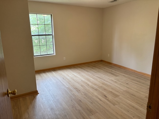 Building Photo - Renovated 4-Bedroom Home with Large Yard – Available for Lease at $1,660/Month