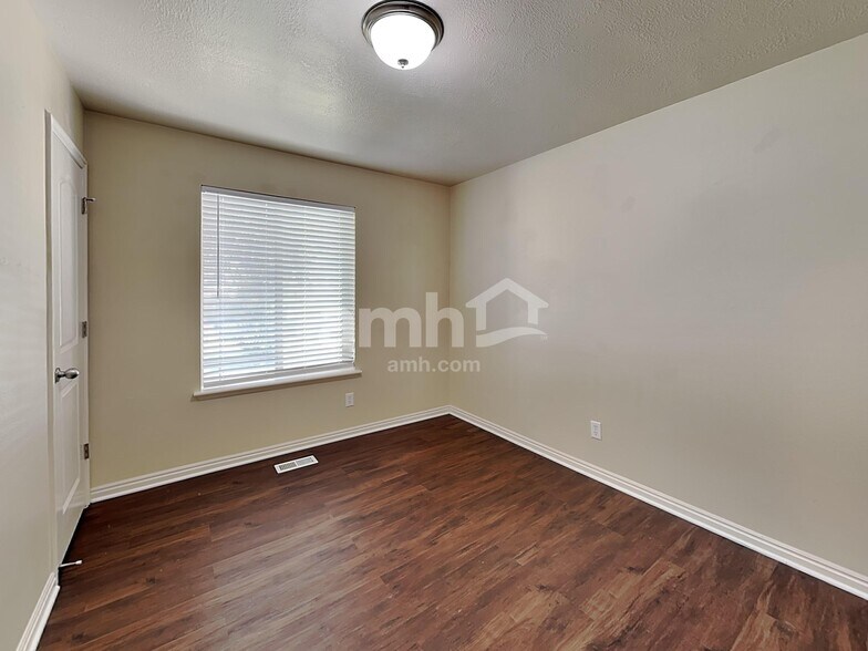 Building Photo - 1444 S 50 W