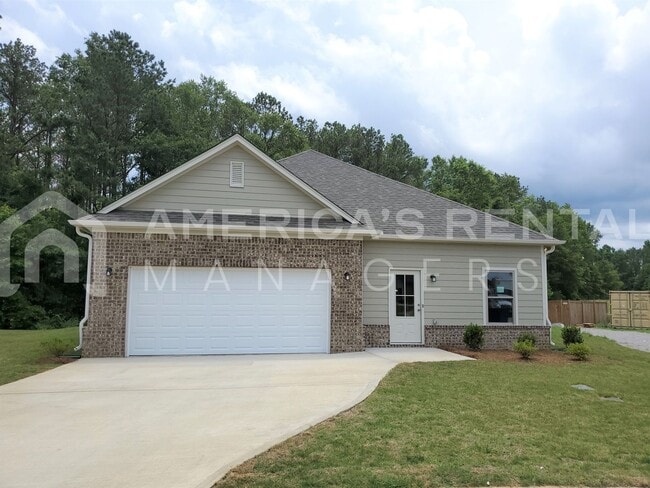 Primary Photo - Home for Rent in Clanton, AL! Available to...
