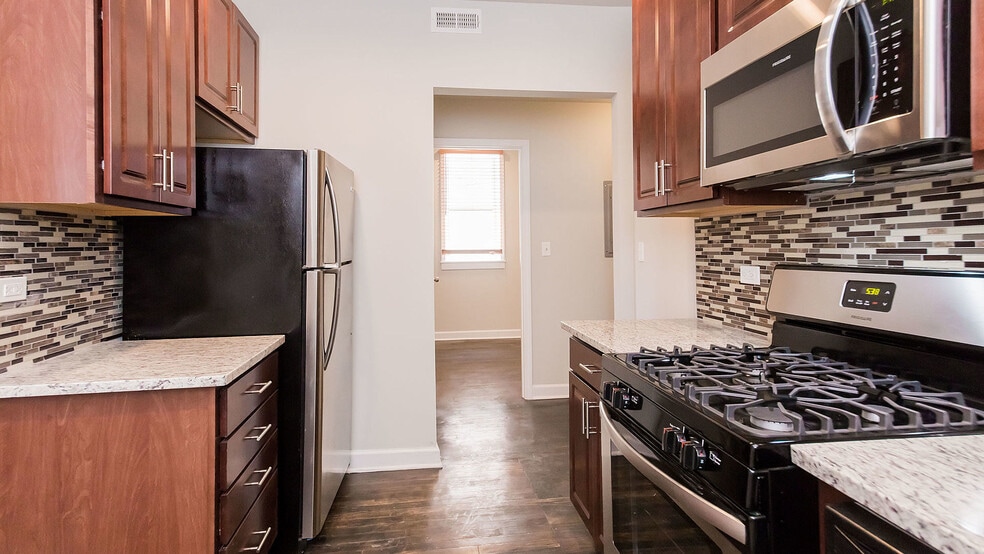 Building Photo - 6429 N Lakewood Ave