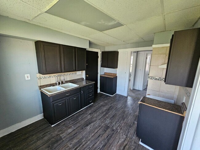 Building Photo - 3685 E 143rd St