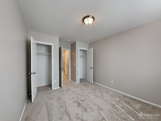 Building Photo - 1502 E Mayfield Dr