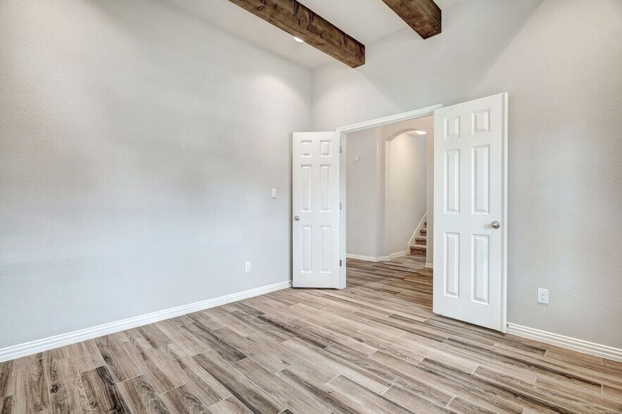 Building Photo - 213 Mindy Way