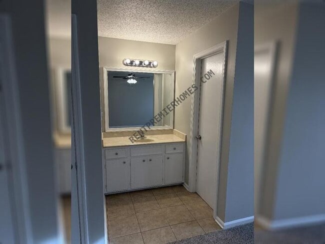 Building Photo - 602 Timber Hill Dr