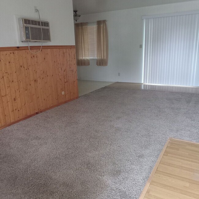 Building Photo - 971-983 W Idaho Ave