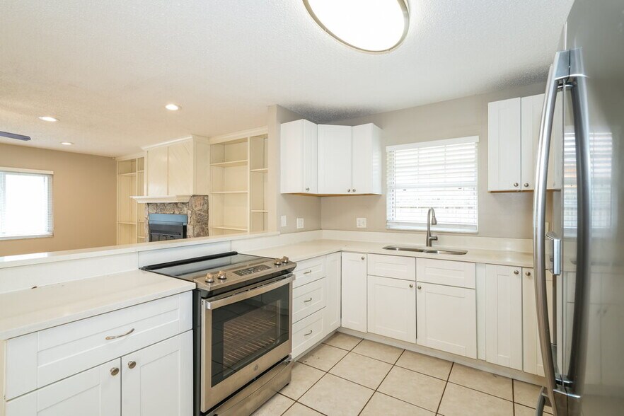 Building Photo - 15709 Squirrel Tree Pl