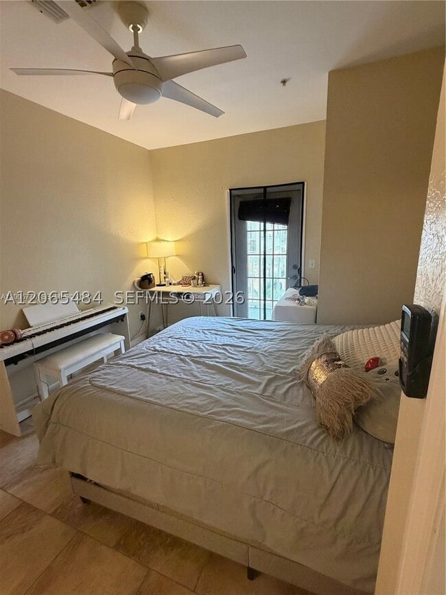 Building Photo - 860 Orange 258