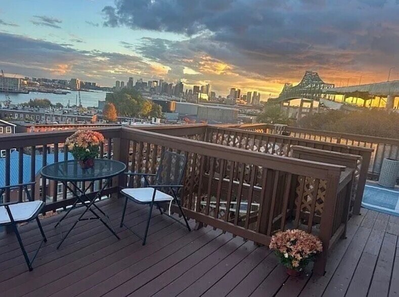 Building Photo - 23 Chestnut St