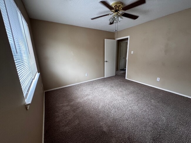 Building Photo - 1411 Hallcroft Ln