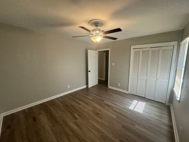 Building Photo - 2613 Plantation Dr