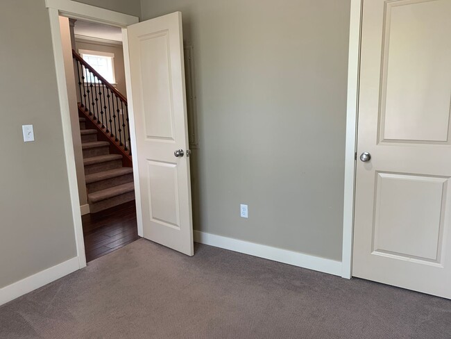 Building Photo - 4 Bedroom 2.5 Bath Peabody Townhome in the...