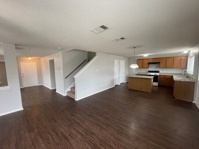 Building Photo - Beautiful 4 bedroom 3 bath home!