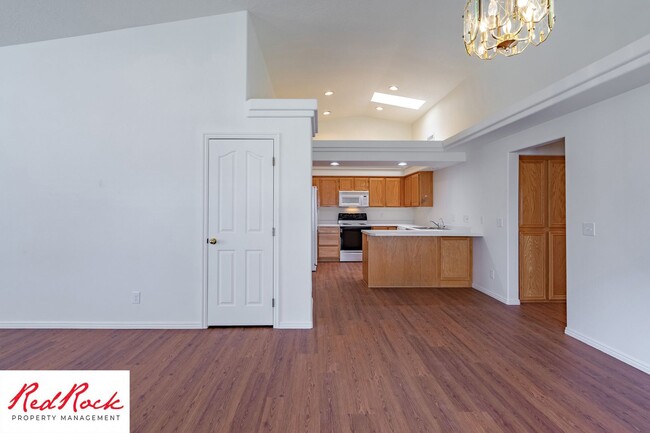 Building Photo - Remodeled 3 Bedroom Townhome with Great Vi...