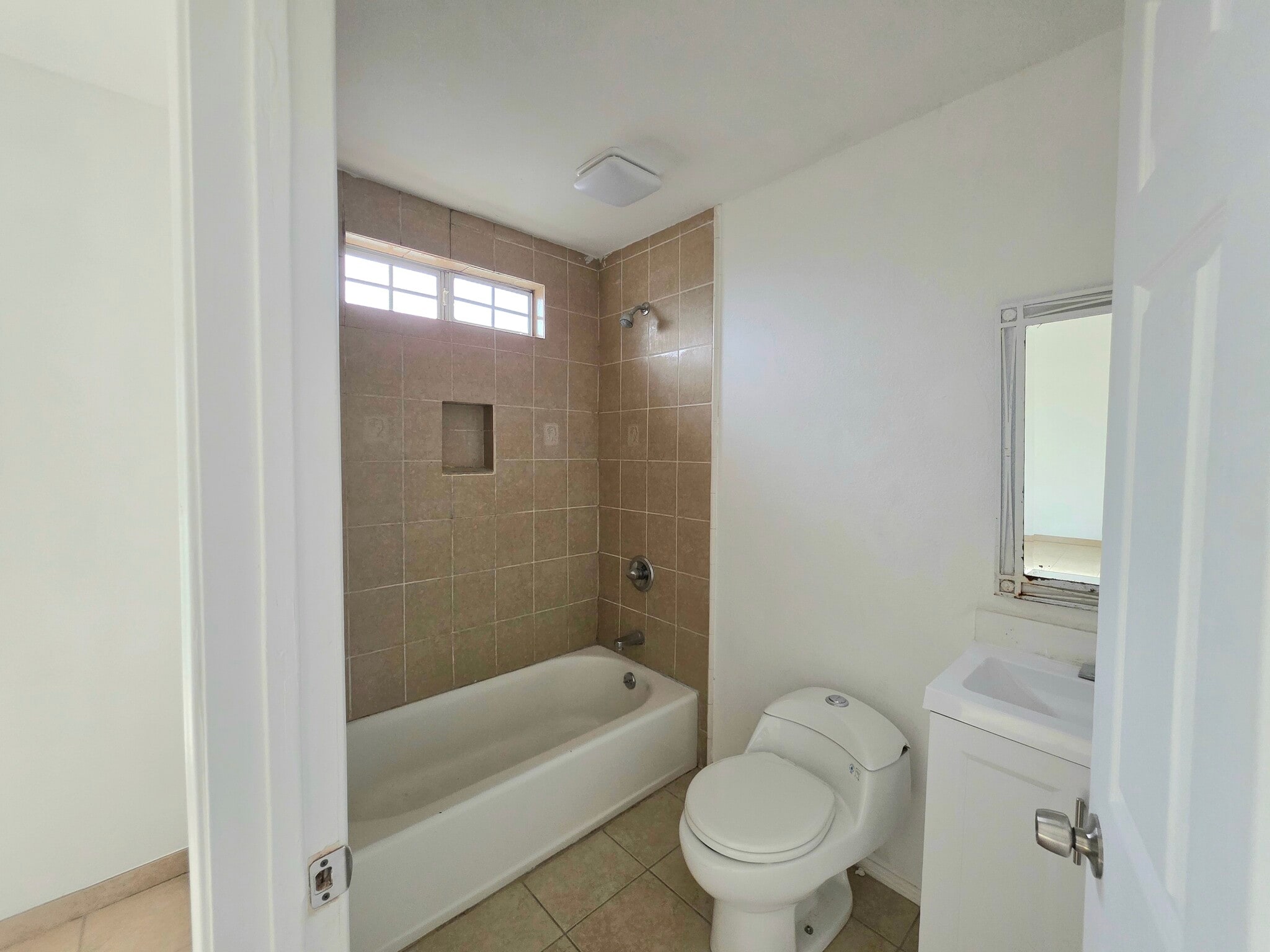 Building Photo - 209 E 119th St