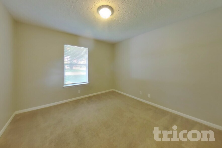 Building Photo - 13307 Venice Cir