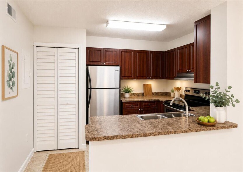 Building Photo - 351 Palm Way