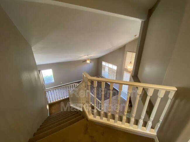 Building Photo - 426 S Burk St