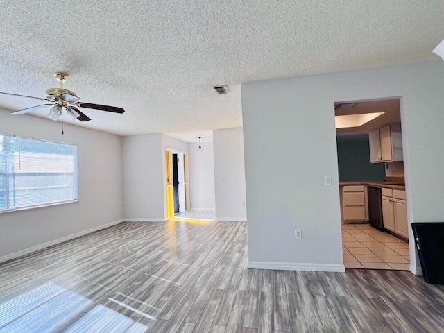 Building Photo - Elegant 3-Bed, 2-Bath Home in Prime Orland...