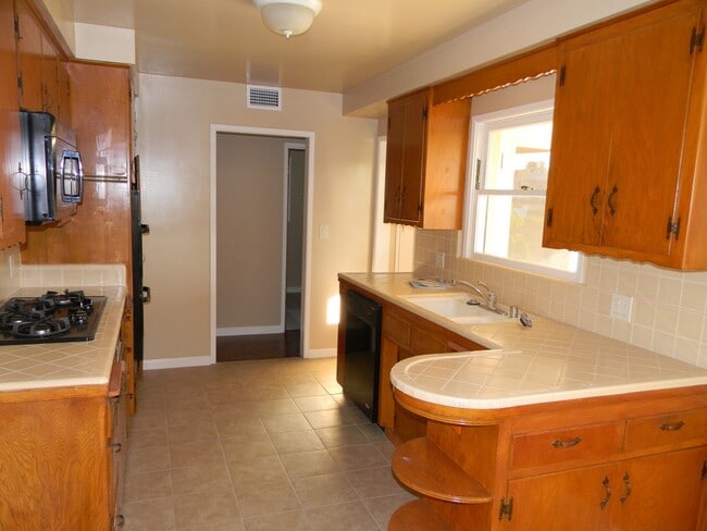 Building Photo - 1104 E Everett Pl