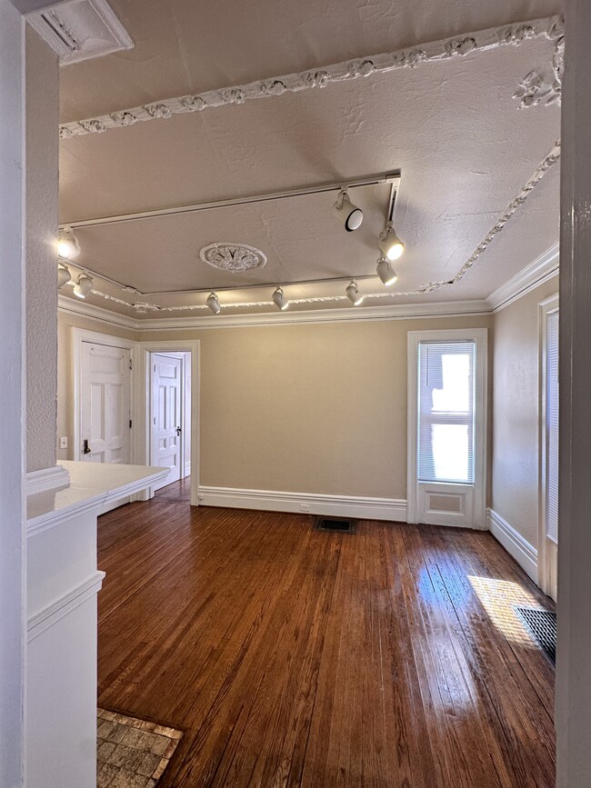 Looking in to living room from kitchen - 510 Park Ave