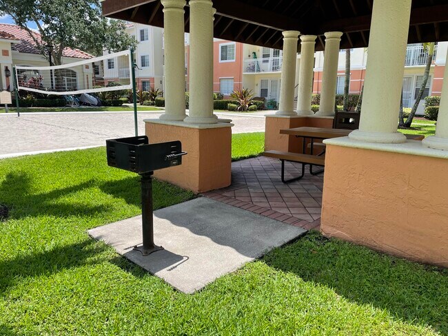 Building Photo - 9905 Baywinds Blvd