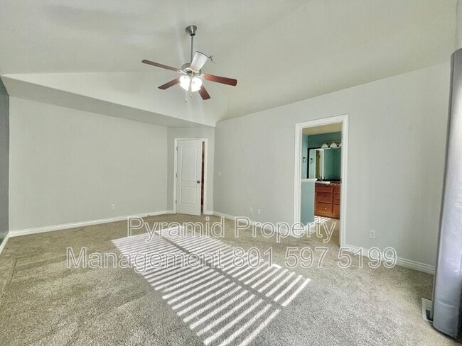 Building Photo - 2896 E Lookout Dr