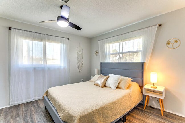 Building Photo - 3310 Siesta Dr