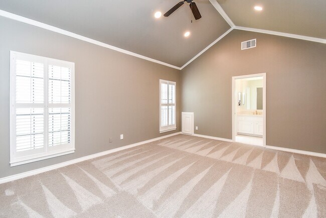 Building Photo - 1601 Nantucket Dr