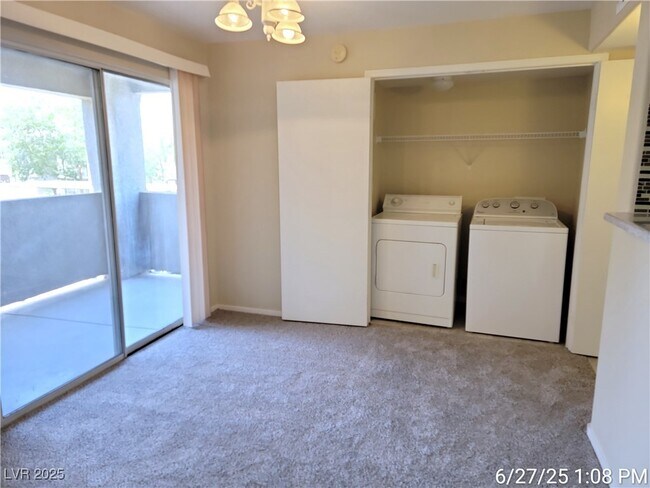 Building Photo - 555 E Silverado Ranch Blvd