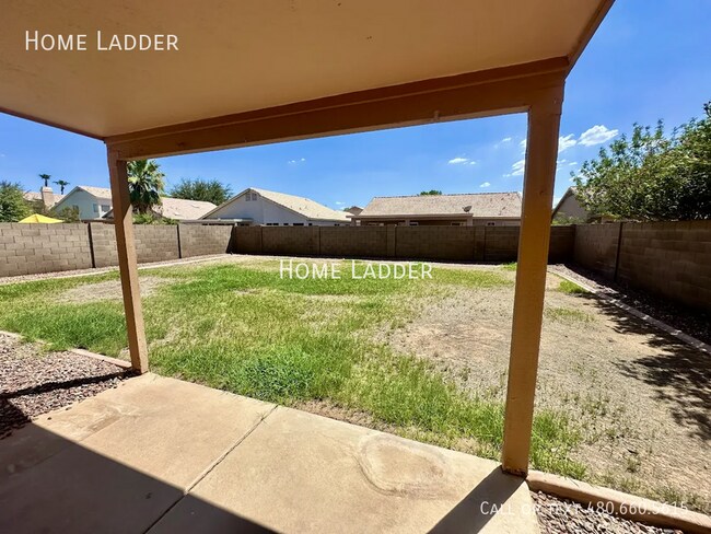Building Photo - 599 W Country Estates Ave