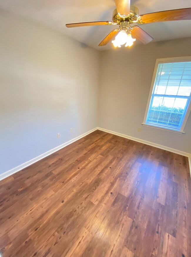 Building Photo - Perfect Duplex in a Great Auburn Neighborhood!