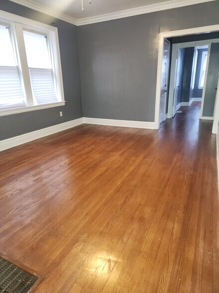 Building Photo - 8711 S Kingston Ave