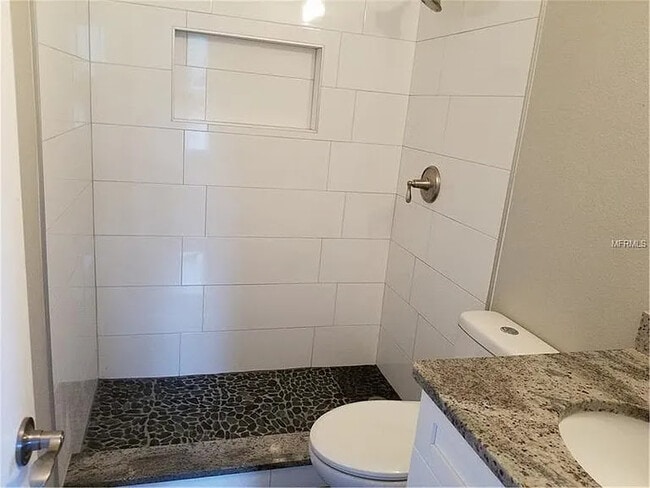 Building Photo - 727 N Himes Ave