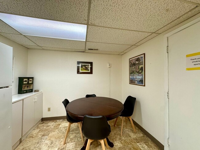 Building Photo - SEASONAL K-BEACH IN-LAW APARTMENT