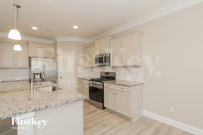 Building Photo - 107 E Americana Dr
