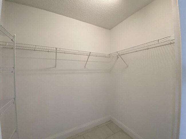 Building Photo - 4115 Andover Cay Blvd