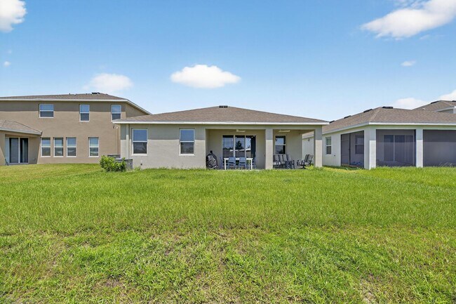 Building Photo - 4 Bedroom / 2 Bath House