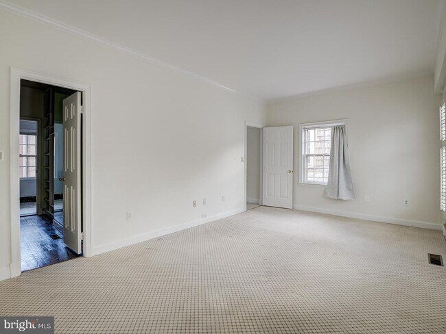 Building Photo - 4354 Westover Pl NW