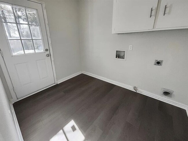 Building Photo - AVAILABLE NOW