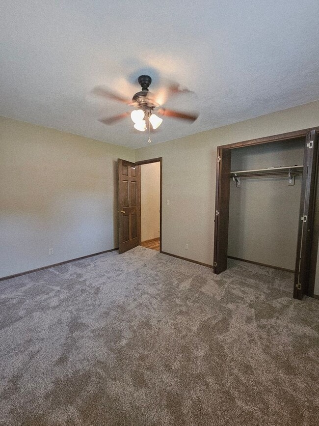 Building Photo - 2 BEDROOM | 1 BATH | SINGLE LEVEL | GARAGE...