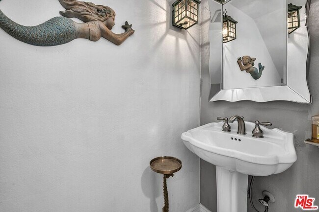 Building Photo - 7301 Vista Del Mar