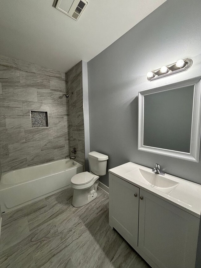 Building Photo - 5 bedrooms!! Remodeled top to bottom!