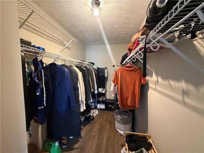 Building Photo - 934 Bay Ridge Dr