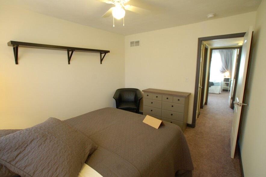 Primary bedroom - 14711 N River Beach Dr