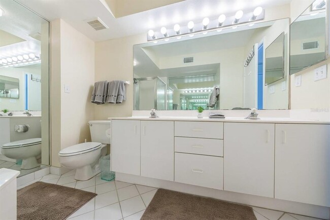 Building Photo - 6105 Bahia Del Mar Cir N