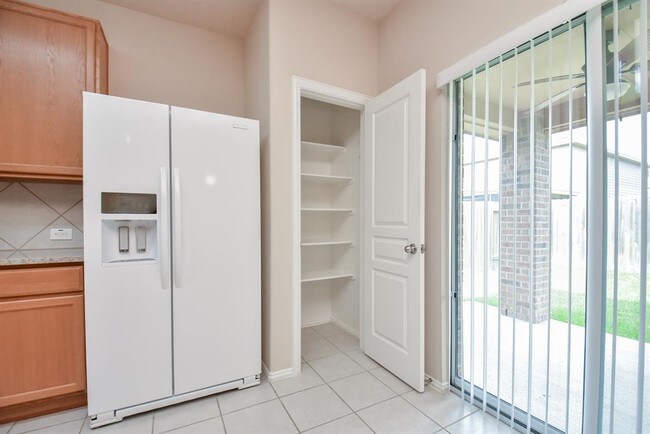 Building Photo - 6127 Carver Pines Dr